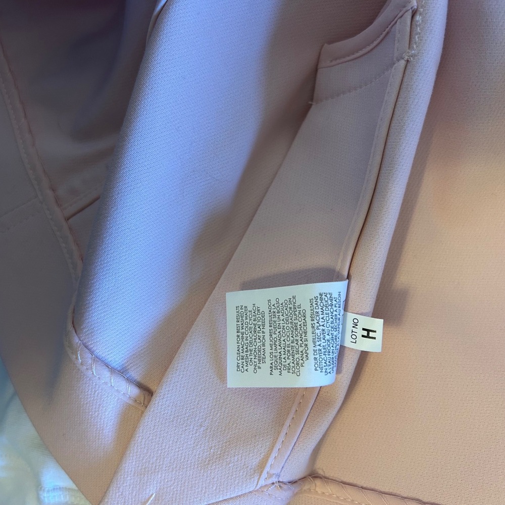 Cabi Pink Busy Blazer Style 5656 Pastel Three Button Structured Jacket Womens 8 - Picture 5 of 5
